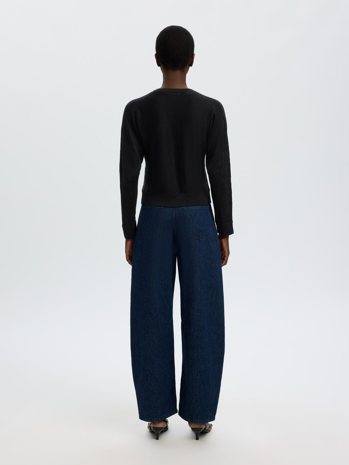 model_shot-back